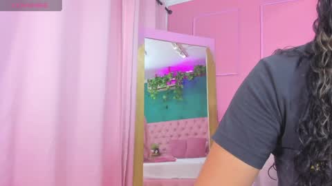 Yeileen online show from 5, 4, 2026