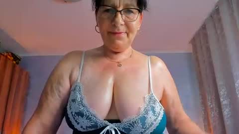 Snapshot of sweetangell69_ chatting on 19, 6, 2026 Viorica online show from 19, 6, 2026