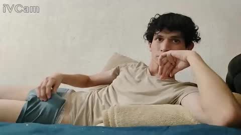 Snapshot of sweetboyx2 chatting on 16, 11, 2025 sweetboyx2 online show from 16, 11, 2025