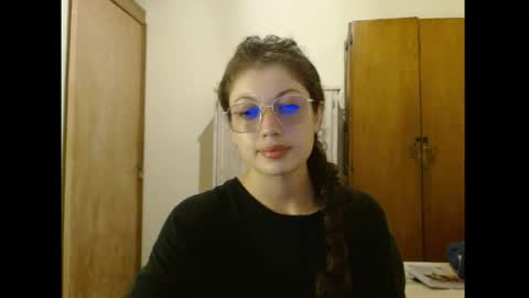 sweetcalm_ online show from 14, 4, 2026