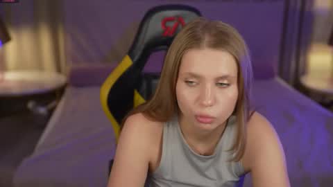 Snapshot of sweetdesiree_ chatting on 25, 10, 2025 Amelia online show from 25, 10, 2025