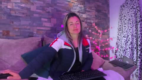 Snapshot of sweetfantasyy69 chatting on 29, 1, 2025 sweef online show from 29, 1, 2025