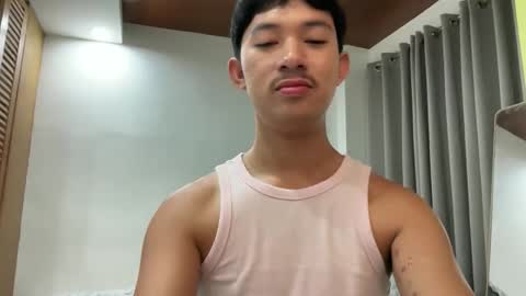 Snapshot of sweetguy102103 chatting on 3, 11, 2025 khrayan online show from 3, 11, 2025