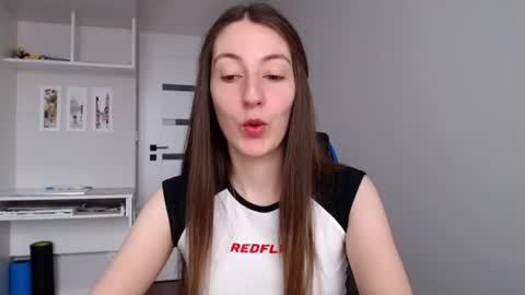 Snapshot of sweetheart_77 chatting on 10, 6, 2026 Emma online show from 10, 6, 2026