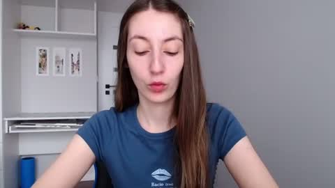 Snapshot of sweetheart_77 chatting on 23, 7, 2026 Emma online show from 23, 7, 2026