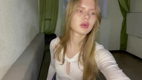 Snapshot of sweetlolly33 chatting on 10, 11, 2025 Lola online show from 10, 11, 2025