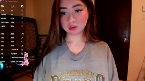Snapshot of sweetlovepinay04 chatting on 7, 7, 2026 Zoe online show from 7, 7, 2026