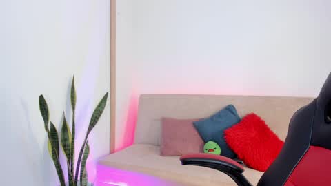 instagram sweetluna 0 online show from 6, 4, 2026