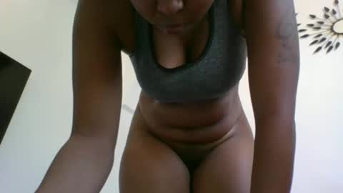 sweetluxequeen25 online show from 14, 5, 2026