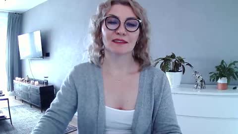 sweetmarthaaa online show from 8, 2, 2026