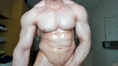 Snapshot of sweetmuscles_boy chatting on 8, 3, 2025 Lorenzo online show from 8, 3, 2025
