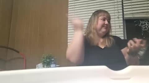 Snapshot of sweetpea6869 chatting on 21, 12, 2025 babygirl online show from 21, 12, 2025