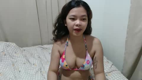 Snapshot of sweetpetitedates chatting on 1, 2, 2026 Agathababes online show from 1, 2, 2026