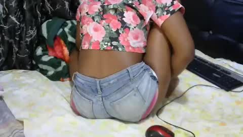 Snapshot of sweetqueen04 chatting on 14, 12, 2024 princess Nelly online show from 14, 12, 2024