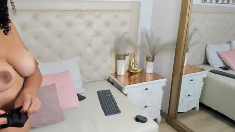 Snapshot of sweets_one chatting on 24, 11, 2025 sweets one online show from 24, 11, 2025