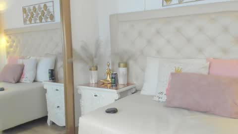 Snapshot of sweets_one chatting on 21, 12, 2025 sweets one online show from 21, 12, 2025