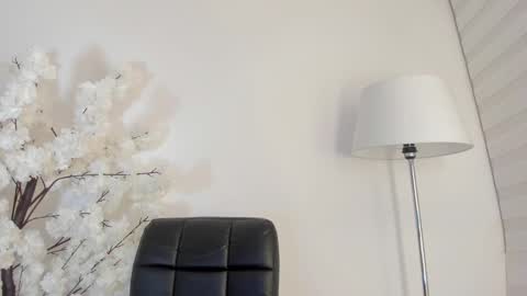 Snapshot of sweetsalice__ chatting on 28, 2, 2025 Alice Woolridge online show from 28, 2, 2025