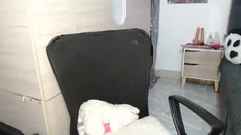 Snapshot of sweett_candy1 chatting on 25, 11, 2025 sweett_candy1 online show from 25, 11, 2025