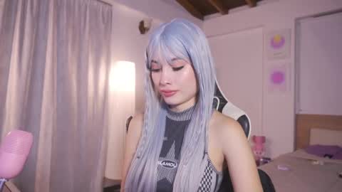 Cat independent model  online show from 17, 9, 2025