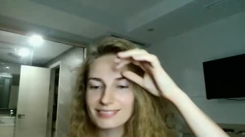 sweety_fruits online show from 11, 3, 2026