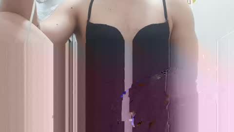 Snapshot of sweetywhity2 chatting on 3, 12, 2024 Silvia online show from 3, 12, 2024