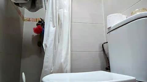 Snapshot of sweetywhity2 chatting on 24, 4, 2026 Silvia online show from 24, 4, 2026
