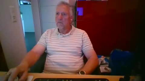 Snapshot of swiss_german_01 chatting on 16, 10, 2025 swiss_german_01 online show from 16, 10, 2025