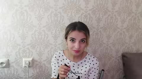 Snapshot of sylviaoris chatting on 17, 7, 2026 Emily online show from 17, 7, 2026
