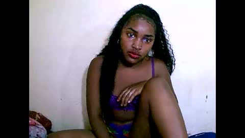 Snapshot of sylviasexy27 chatting on 7, 12, 2024 sylviasexy27 online show from 7, 12, 2024