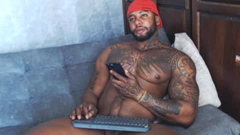 Tairon Tucke online show from 30, 1, 2025