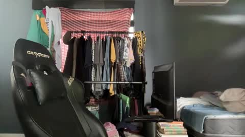 Snapshot of talktomebbzin chatting on 7, 4, 2026 mrT online show from 7, 4, 2026