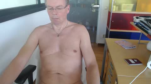 Tall daddy online show from 5, 5, 2026