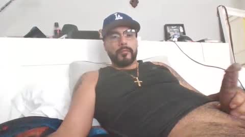 Snapshot of talllatino310 chatting on 10, 9, 2025 talllatino310 online show from 10, 9, 2025