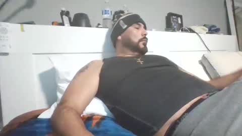 Snapshot of talllatino310 chatting on 14, 12, 2025 talllatino310 online show from 14, 12, 2025