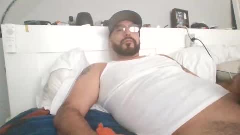 Snapshot of talllatino310 chatting on 22, 12, 2025 talllatino310 online show from 22, 12, 2025