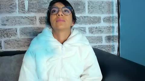 Tamy  online show from 4, 2, 2025