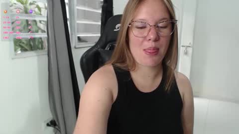 Snapshot of tamy_shine87 chatting on 19, 12, 2025 Im Samy online show from 19, 12, 2025