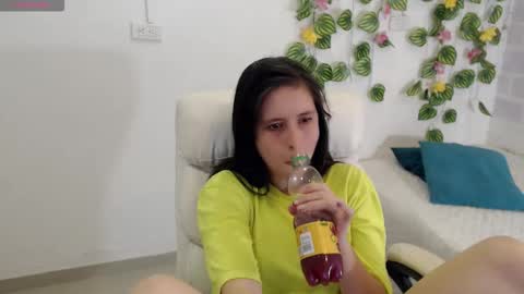 Snapshot of taniadevil_69 chatting on 14, 12, 2025 Tania online show from 14, 12, 2025