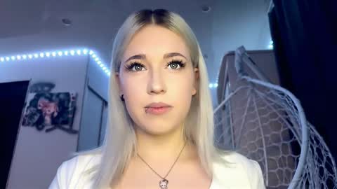 Snapshot of tanjafrase chatting on 12, 11, 2025 Lisa online show from 12, 11, 2025