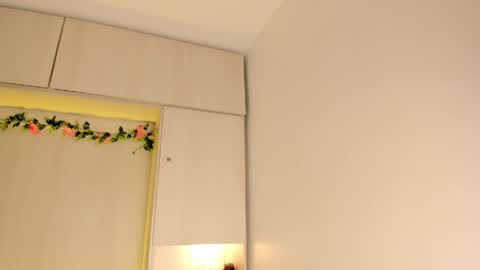  T A R A  online show from 8, 4, 2026