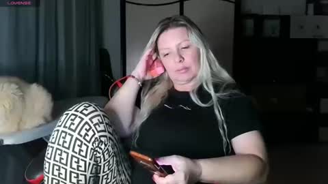 Snapshot of tasha__moon chatting on 24, 10, 2025 Tasha Moon online show from 24, 10, 2025