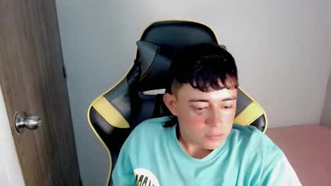 Snapshot of tatannn_ chatting on 12, 11, 2025 T A T A N online show from 12, 11, 2025