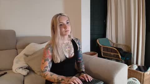 tattoobbgirl online show from 11, 2, 2026