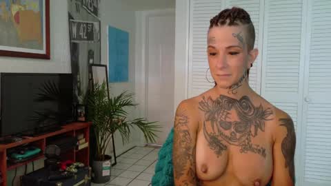 Snapshot of tattooed_natalia chatting on 18, 4, 2026 Natalia 3 online show from 18, 4, 2026