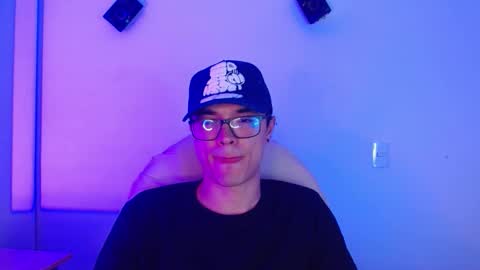 Snapshot of taurus4k chatting on 10, 10, 2025 taurus4k online show from 10, 10, 2025