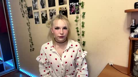 Snapshot of tawnyakriss chatting on 15, 3, 2026 Lily online show from 15, 3, 2026