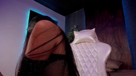 Taylor  Help me to get 100 thumbs up online show from 30, 1, 2025