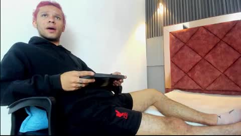 Snapshot of tayson_scott chatting on 22, 12, 2025 Tayson online show from 22, 12, 2025