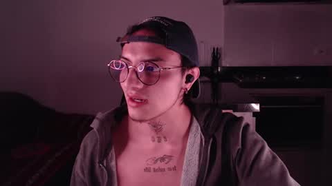 Teo independent model online show from 27, 2, 2025