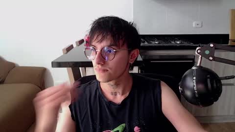 Teo independent model online show from 7, 4, 2026